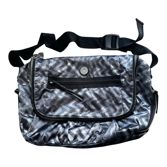LULULEMON Yoga Moto Messenger Blazer Print Gray Black Bag - Picture 2 of 13